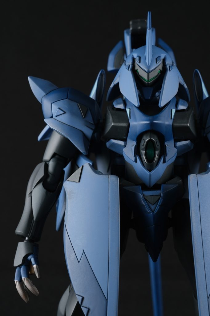 前回のジェノアスから、クレオスのMr.ラインチゼルを使っています。とても使いやすく臆することなくスジボリできます。ウェザリングはパーツの淵だけ少し付けました。