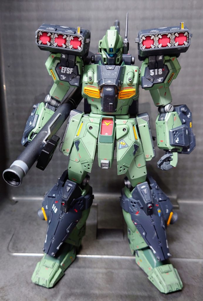 久々のMGと言う事で、今回はディテールアップとスジ彫りを、己の技術の限界までやってみました😅。