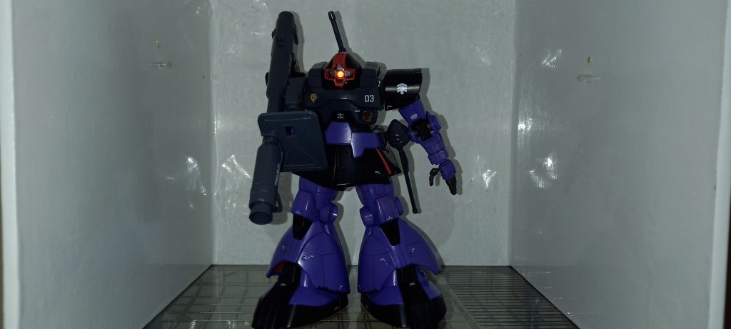 正面からやはりモノアイが光ると全然違います!