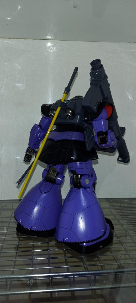 後ろからヒートサーベルは銀の上にタミヤカラー レモンイエロー1:クリアベース4で上塗り