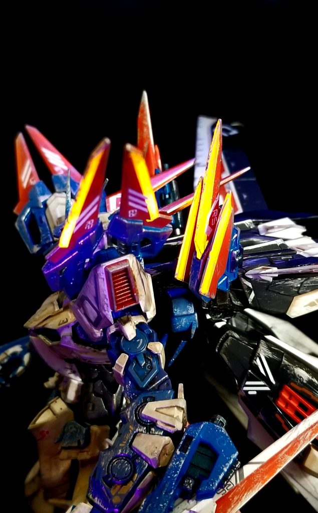 ドラグーンのブレード部は、蛍光塗料で。ブラックライトで光ります。