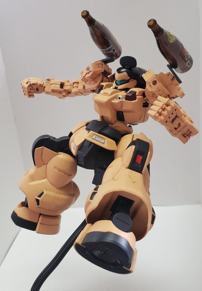 ジャパニーズサケキャノン初弾は実弾(フタ)、二発目以降はビームという、見た目に反して中々トリッキーな装備。主に中~遠距離時の牽制に使用される。