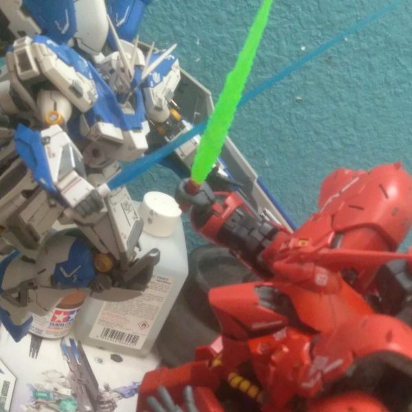 The RG Hi Nu vs Sazabi. A battle of mobile suits we never got to see. （1枚目）