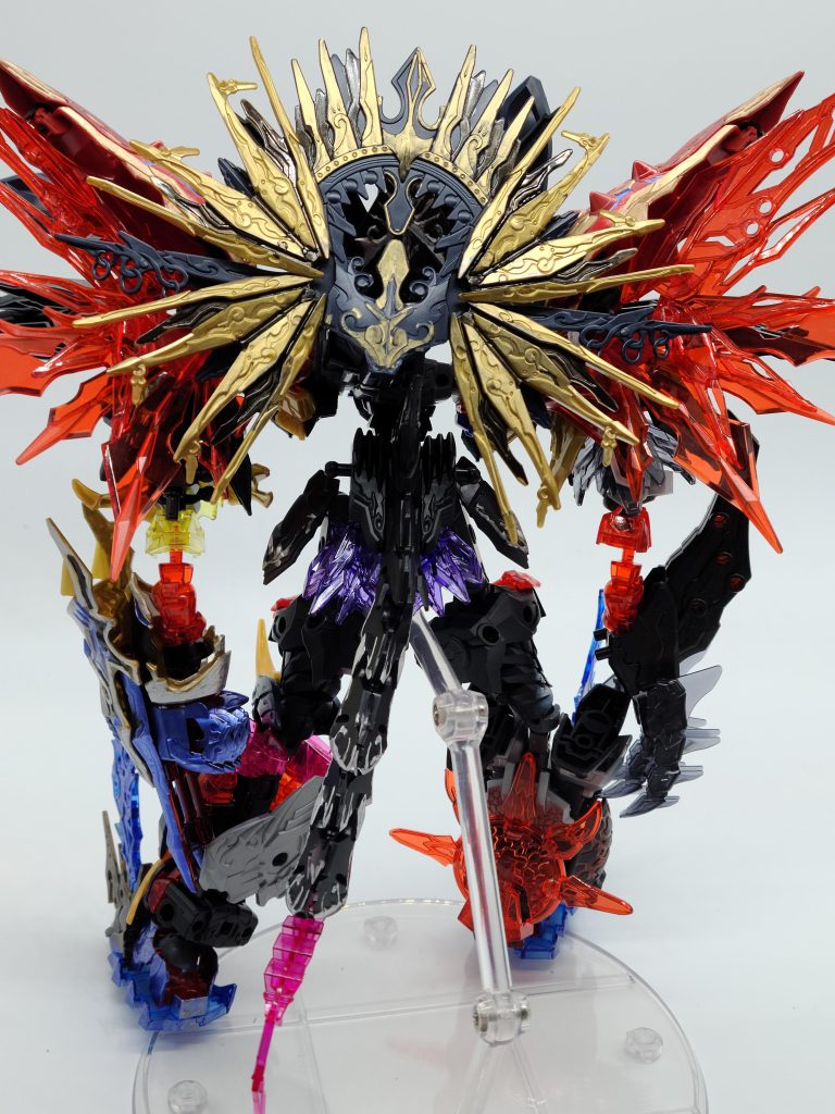 背中は貂蝉のバインダーに司馬懿とグラスパーの翼を合わせた物と窮奇の広莫殲陣、腰はドミナントの尻尾2キット分にウォーロックの尻尾も繋げています