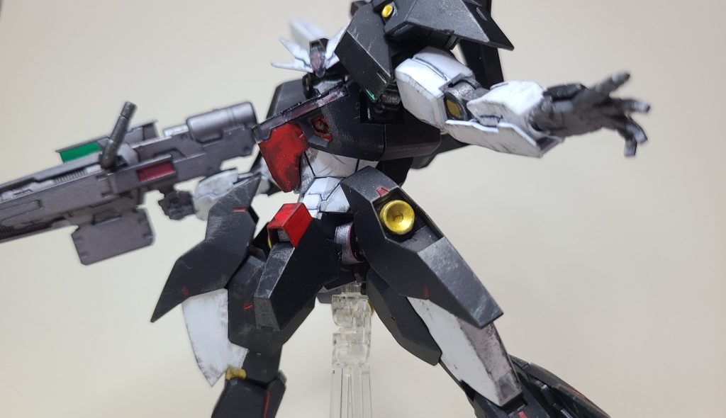 何気にイケメンフェイスなので煽りでもかっこいいです。ベースとなる装甲、フレームは田宮の缶スプレーを利用しています。それ以外は筆塗です。カラー田宮缶マットブラック、ライトガンメタル田宮アクリルフラットブラック、フラットホワイト、レッド、ゴールドリーフ、ガンメタルアクリジョンメタリックレッドガンダムマーカー(塗料のみ利用)メタリックグリーン、ロイヤルメタレッド