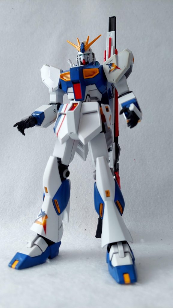 ロングレンジ・フィン・ファンネル仕様のRX-93ff νガンダム。ららぽーと福岡の立像の1/144ですね。プレバンの抽選販売でEGを買えたので製作しました。