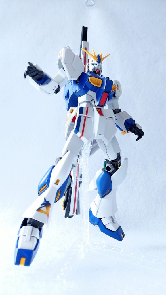 レシピカラースプレーホワイト部:クレオス MSホワイトイエロー部:タミヤ クロームイエローレッド部:クレオス モンザレッドブルー部:クレオス コバルトブルーエナメル塗料シリンダー:タミヤ ゴールドリーフ、クロームシルバー膝横:タミヤ スカイグレイ水性アクリル塗料膝裏ケーブル:クレオス エメラルドグリーントップコート:半光沢