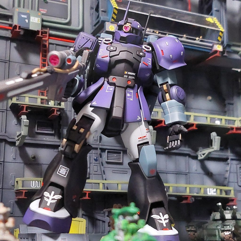 右肩の薄い装甲を重くならないように強化。鼻は短くして悪い顔に✨