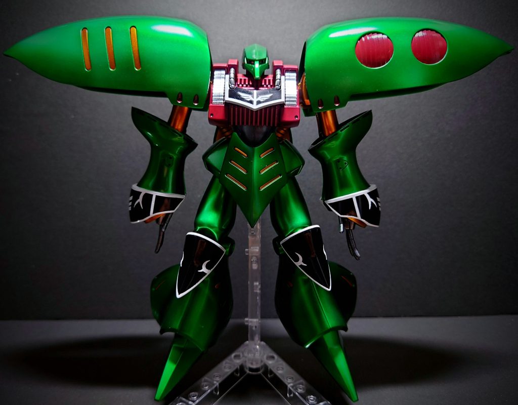 「UC」にてバナージを導き、ミネバに寄り添い、リディを救い、ジンネマンに赦しを与える。いやマリーダさん聖女では?トラウマの象徴であるキュベレイですが、聖女と化したマリーダさんが過去を乗り越えたものの、クシャトリヤは大破。その為保管されていた量産型キュベレイを接収し改修して使用。という流れです。