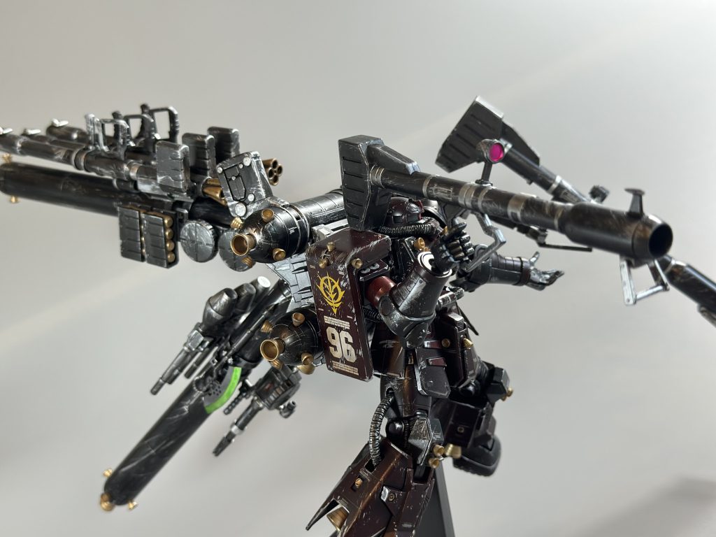 相方のフルアーマーガンダムは下地準備まで、終わり半年間封印されています。