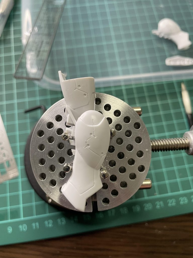 ヒイロが成仏できるように頑張ってスジ彫り追加しました。