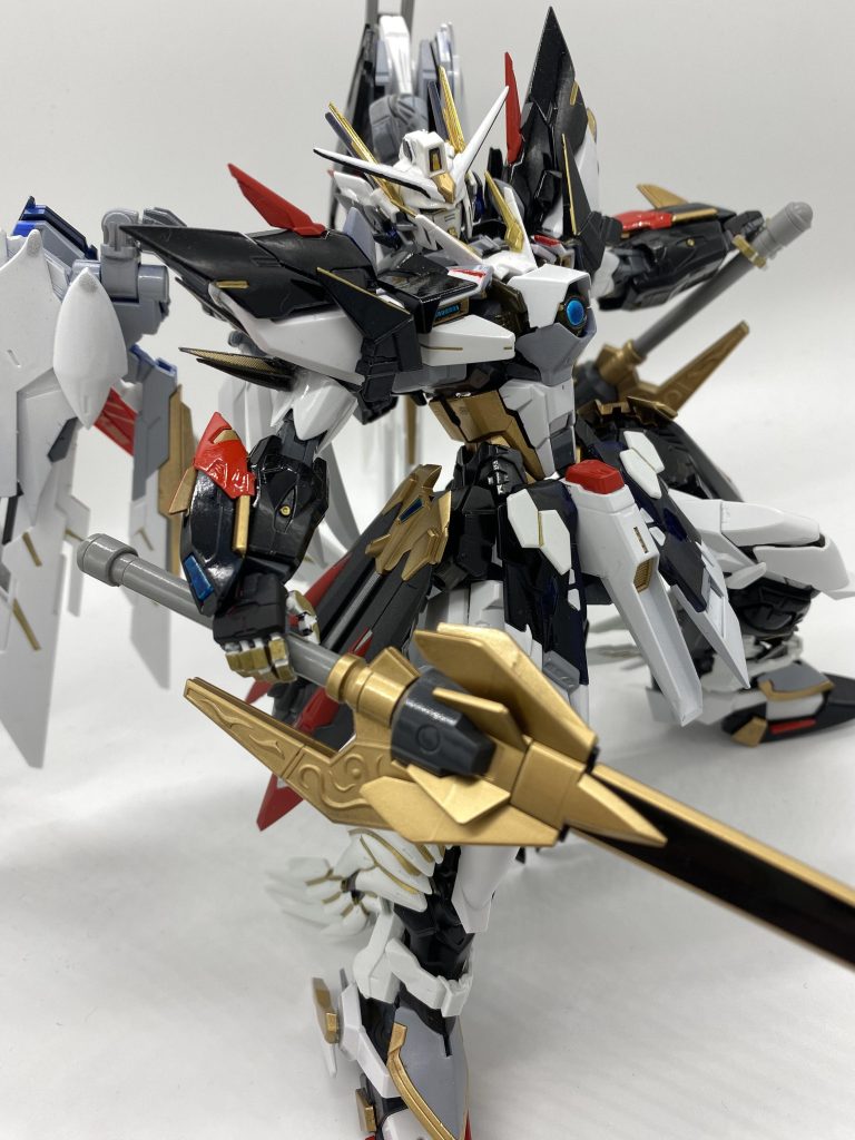 バックパックに付いてる剣を持たせたぞ！