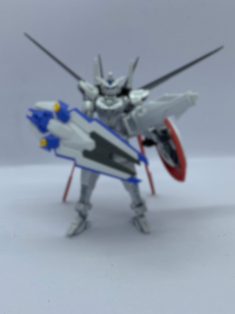 こちらも鋭意制作中コルージョン強化形態。水星の魔女、終焉の月光、運命の衝撃という3つの世界の英雄の力をまとめ高い機動力と堅固な盾によるガードを得意とします。それぞれ正式な姿はまた今後をお楽しみに。