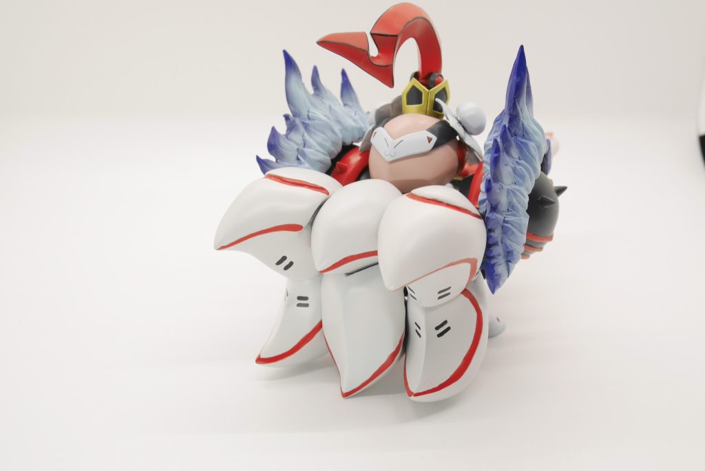 背面はゲーム画面でもほぼ見えておらず想像での再現となります。キャノンか狐の意匠を取り入れてあるので背面は尻尾を意識して制作しました。