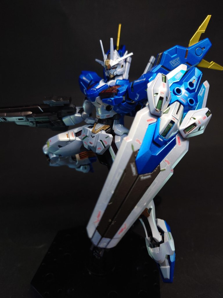 特殊機能 GUNDフォーマット福祉工学を端とする革新的身体機能拡張技術「GUND」をMS用に発展させたインターフェース。これを使用する事で、領域横断的な戦闘能力を獲得した機体を「GUND-ARM」と呼ぶ。スレッタが搭乗した際に一線を画する性能を発揮するが、操縦自体は一般パイロットも可能であり、機体とリンクしてもデータストームが発生しない。