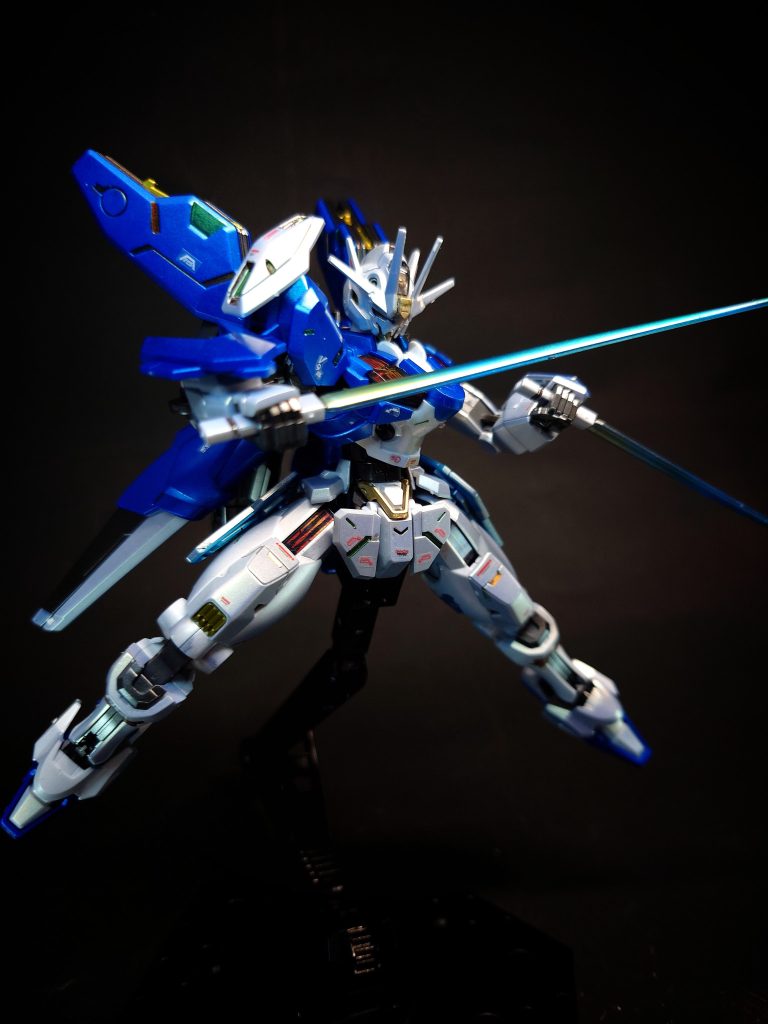 ビットオンフォームビットステイヴを機体各所のハードポイントに接続した形態。ビット本体への電力・推進剤の急速補給を行う他、エアリアル自体にも機動力や防御力の性能向上をもたらす。