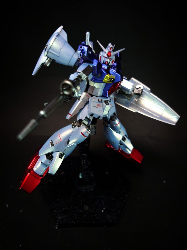 特殊機能 コアブロックシステムコア・ファイターIIがボディユニットと合体し、コックピット兼脱出ポッド及びバックパックとして機能する。また、コアブロックシステム自体も換装システムの一部も兼ねている。換装装備を換装して様々な戦場に対応可能。主なバリエーションとして重力下仕様と宇宙仕様が存在し、コア・ファイターの換装と追加装備によってそれぞれの環境に適応する。