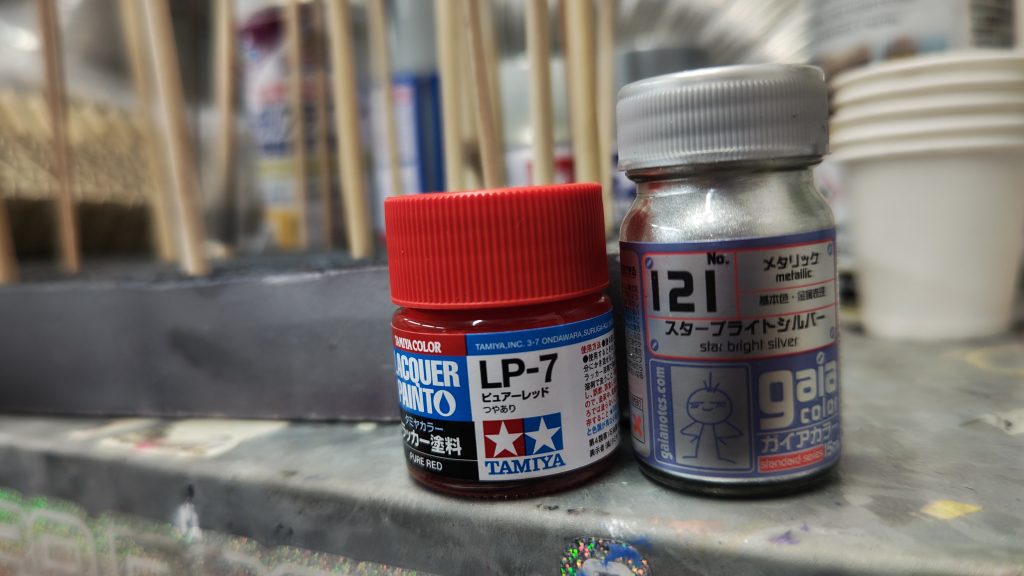 下地は安定のEXブラックから外装ピンクは調色が出しました!