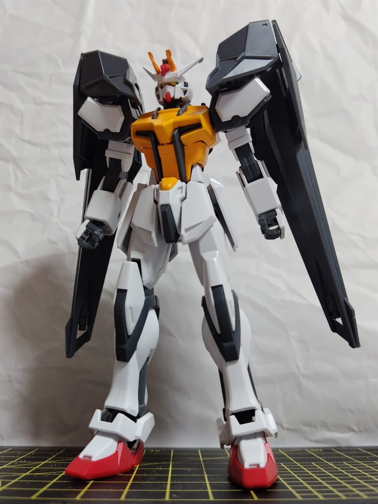 塗装は苦手ですがチャレンジ。もうちょっとオレンジ系にしたかった。HGBD:R ダブルリベイクライフルが２穴だったことに買ってから気付いたので、ランナーを切り貼りして１穴化して取り付けてます。