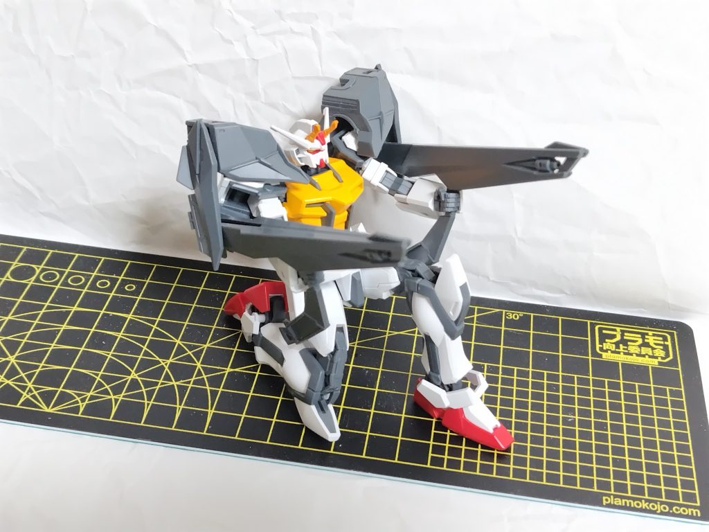 ローブバスターライフルを構えた状態どちらかといえば、支援系の機体が好きかも