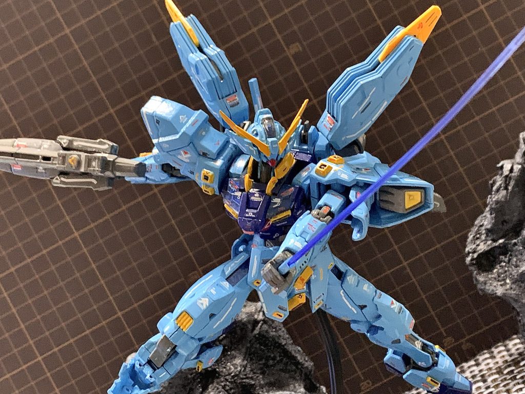 そのブラックホールパーメットは機体全体を青い発光で覆い尽くす。その際機体のパワーは高まり他の追随を許さない。高速移動、隕石すらも片手で粉砕できるほどのポテンシャルが発揮されるのだ。