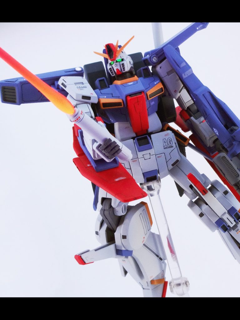 先日発売した30MMのオプションパーツから武器持ち用左手首を移植し、右手にハイパー・ビーム・サーベル、左手にダブル・ビーム・ライフルを持てるようにしました。