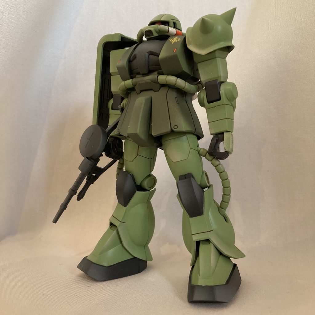 量産型カラーにシャドーとハイライトを入れて、頭部動力パイプと胸部に差し色でオレンジを入れました。