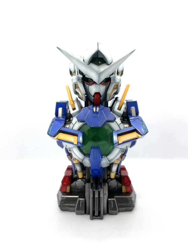 フレームはメタリック系で、外装はパールグラデーションで設定色通り全塗装しました。メカニカルバストシリーズはパーツ数少なくて大きめなので塗装しやすかったですが、パーツの合いが悪く上手く嵌合しないパーツが多数。。。