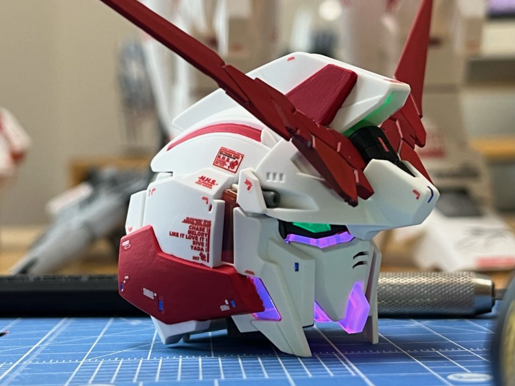 メガサイズのクリア素材はブラックライトでよく光ります。