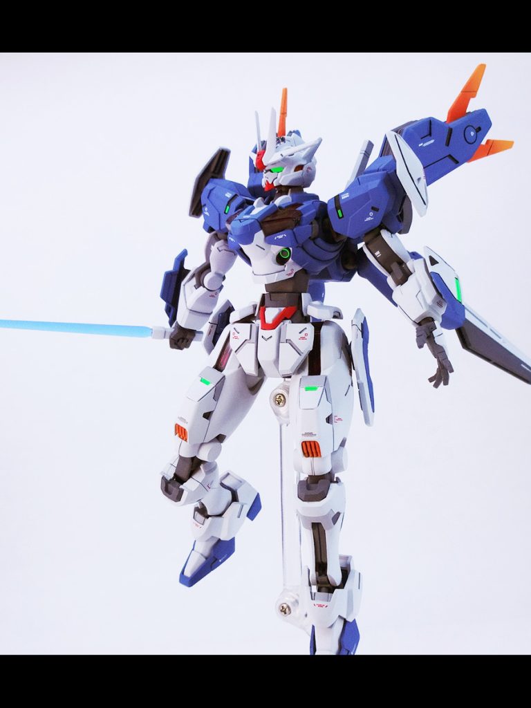 画像では分かりにくいですが展開翼や脚部の黄色の部分はグラデーション塗装しています。