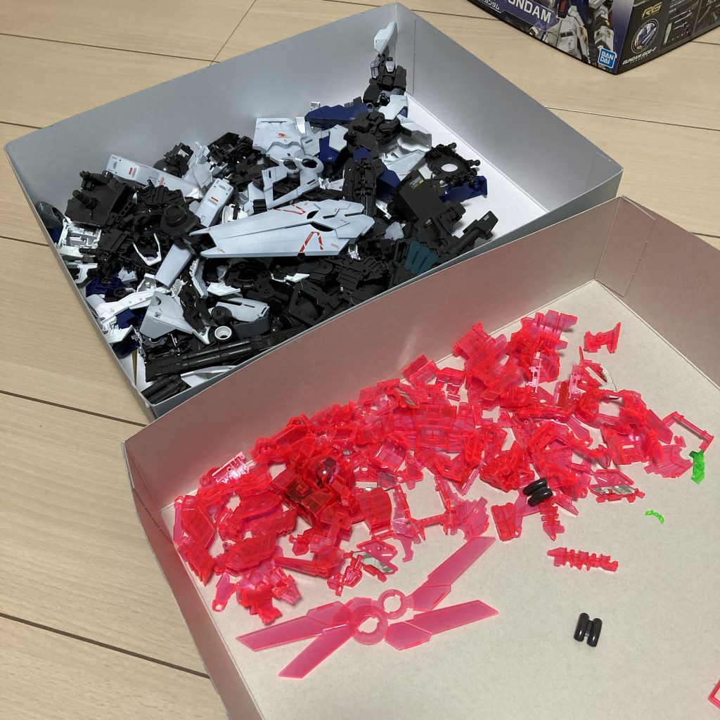 サイコフレームだけでも気が遠くなる量です。
