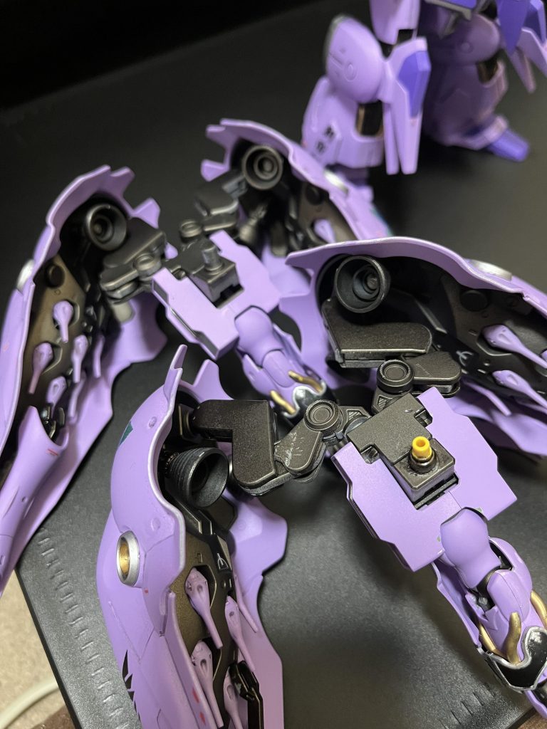 ちなみに再組み立て中に手の付け根が壊れたので、ジャンクからMGガンダムのビームサーベルを加工して応急処置してます。ぱっと見わからないかと💦以上、ご覧いただきありがとうございました。いつもイイネ下さる方々、感謝です。