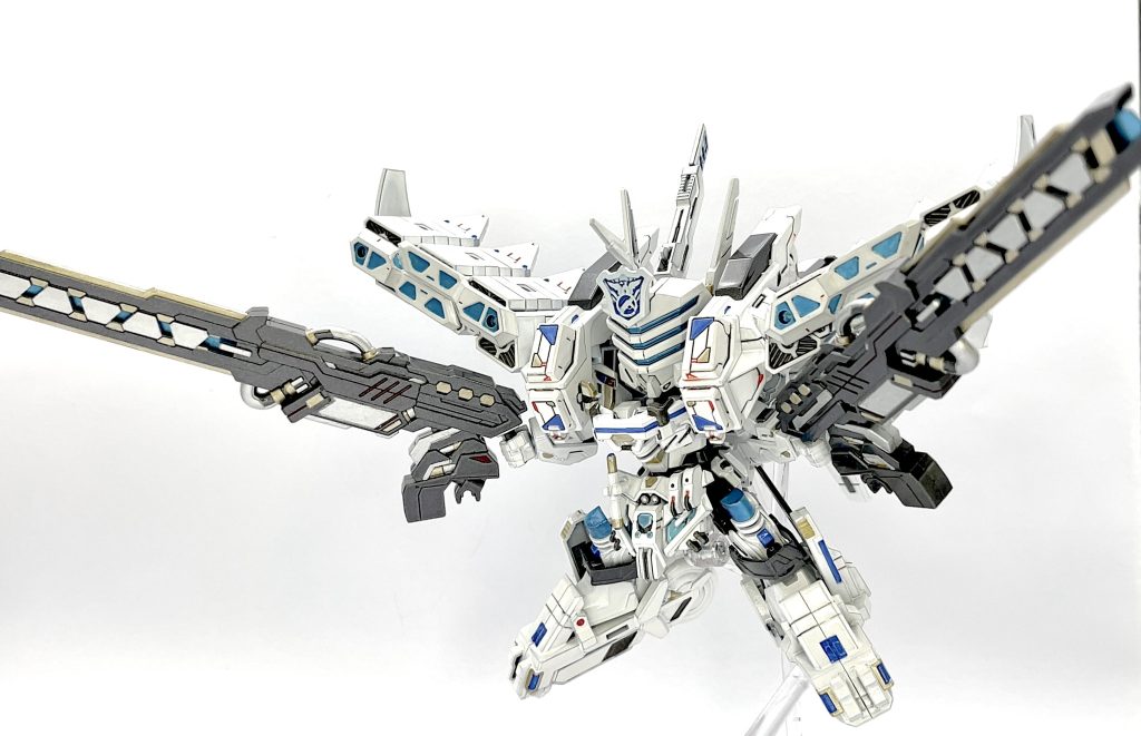 当時と同じく塗装はタミヤのパール白、ガンメタ、金銀リーフをスプレー缶や筆塗りで塗っています😚