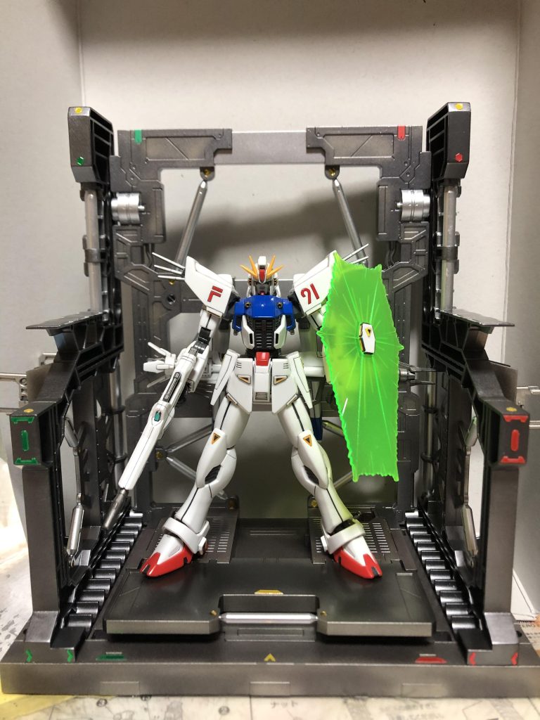 F-91を幅を広げた状態で置くとかなり広々してます。