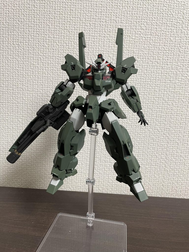 このキットは個人的には頭がちょっとデカいなと思いましたが小顔化する技術がないのでそのまま作りましたが、ガトリング好きなんでやっぱカッコいいです(笑)