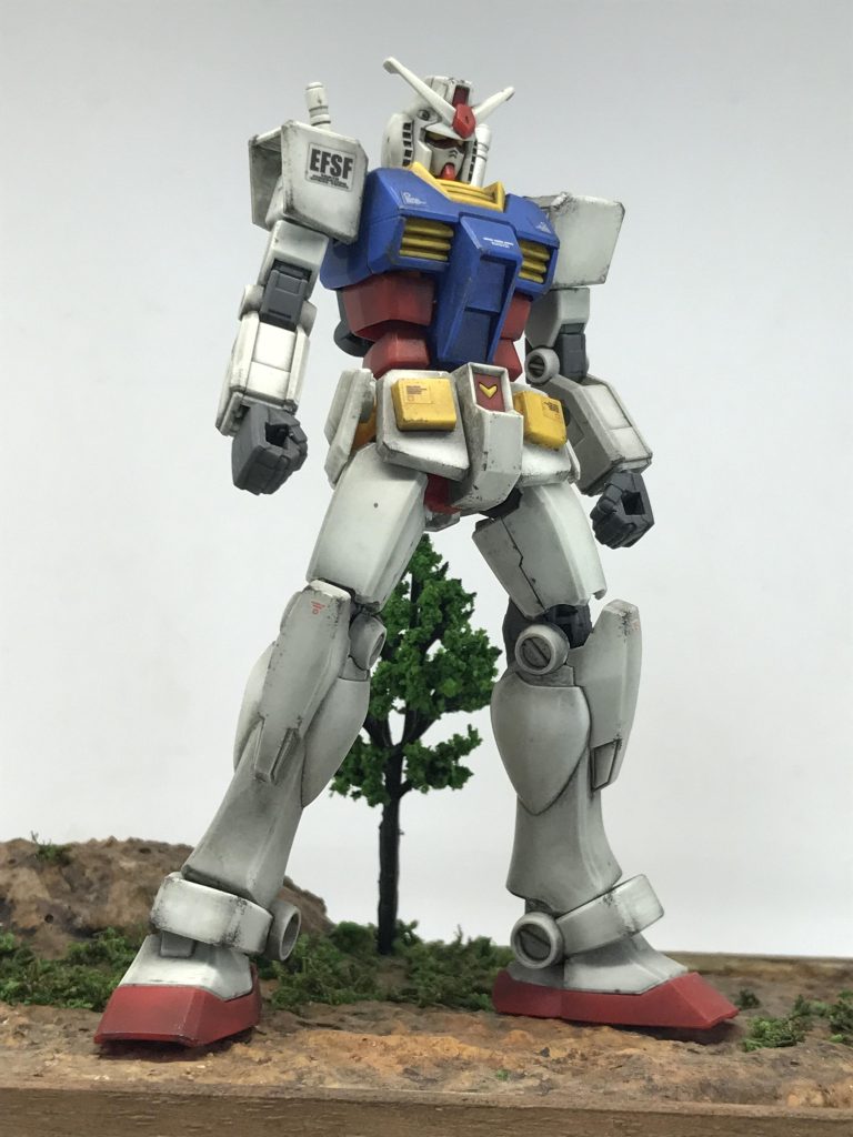 こちらのEGガンダムは…パチ組→余ってたマーキングシール貼り→つや消しスプレー→ウェザリングカラーマルチブラックでウォッシングのみ作製時間2時間かかってない超お手抜き🙄