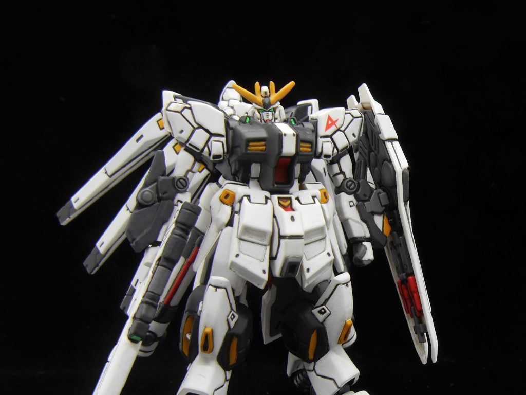 顔も何とか塗分けました◎細かいスミ入れや口の三本線は、NEOPIKO Line を使用しています。水性なので、ガンダムマーカー スミいれ/極細タイプやマッキーの極細などとは違い、塗装面で間違えても修正が効くので大助かりです♪ちゃんと乾くと、耐水性・耐光性になるのでいいですね☆