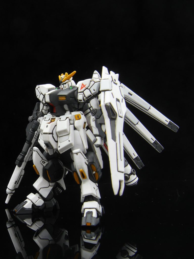 GUNDAM ARTIFACT Hi-νガンダム Ver.νガンダムカラー–3枚目/制作者:佐々木 一