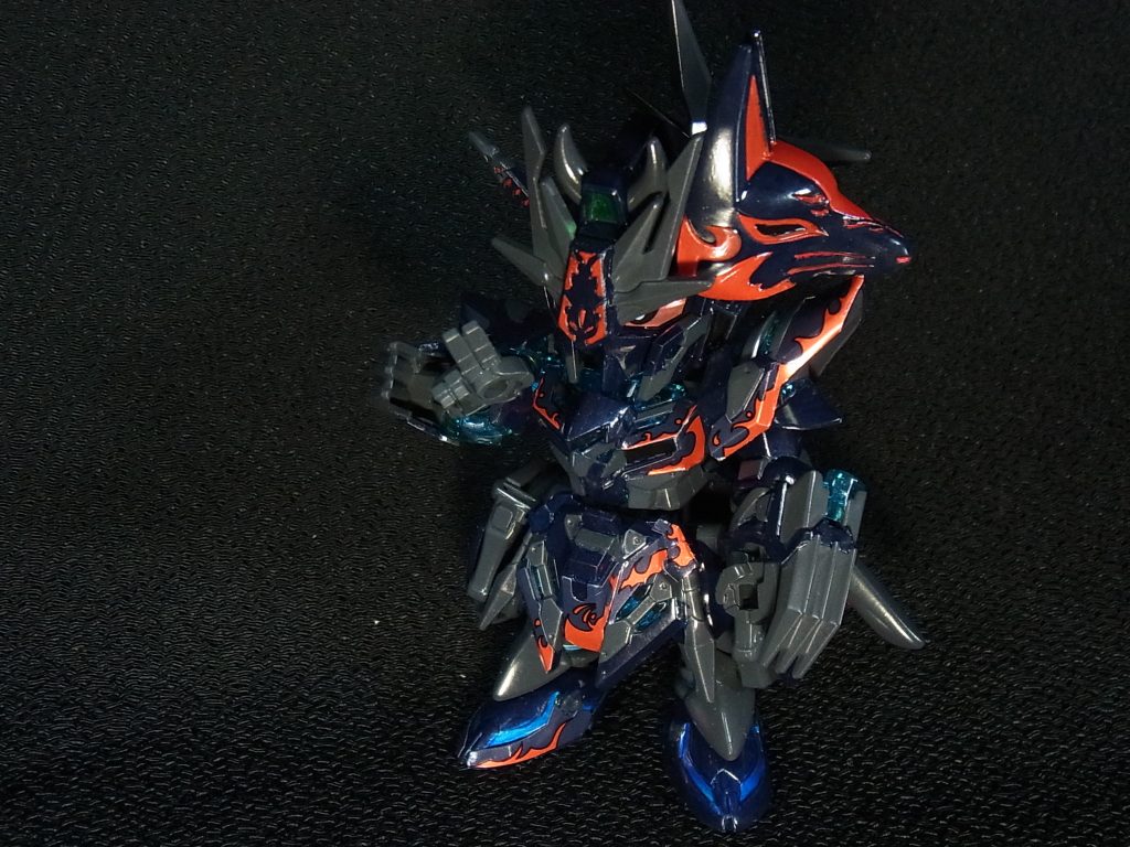 暗い所にいる方がなんとなくカッコいい☆彡元機体のゴールドの面影は全くないですｗ