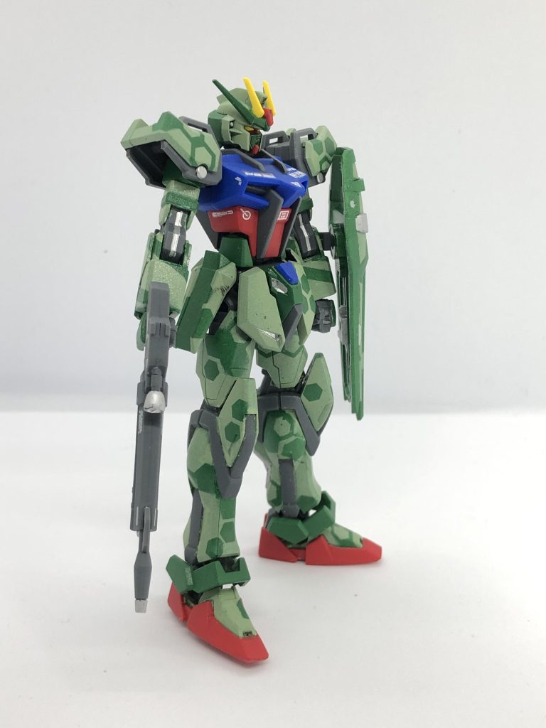 左右から。完成時のイメージが上手く出来ず、少し過剰なくらいマスキングしてしまったかなと思いましたが場所によってパターンをそれぞれ変えたことで結果的に違和感なくデザイン出来たと思います。