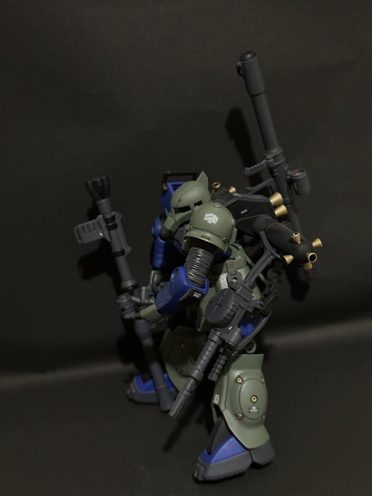 グリーンを暗めにしたので、ミリタリー色もアップ。