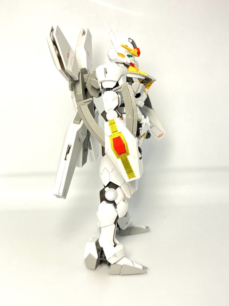 カラーリングはスターゲイザーを参考にして、一部に金色のネイルシールを使用しました。