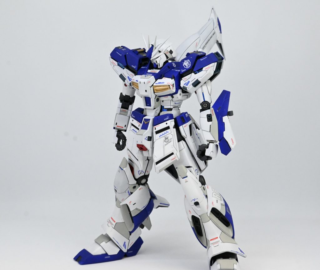 武装無し状態首の延長、胴体の延長、頬ダクトを短く、ズジホリ、プラ板貼り付けで製作しました。