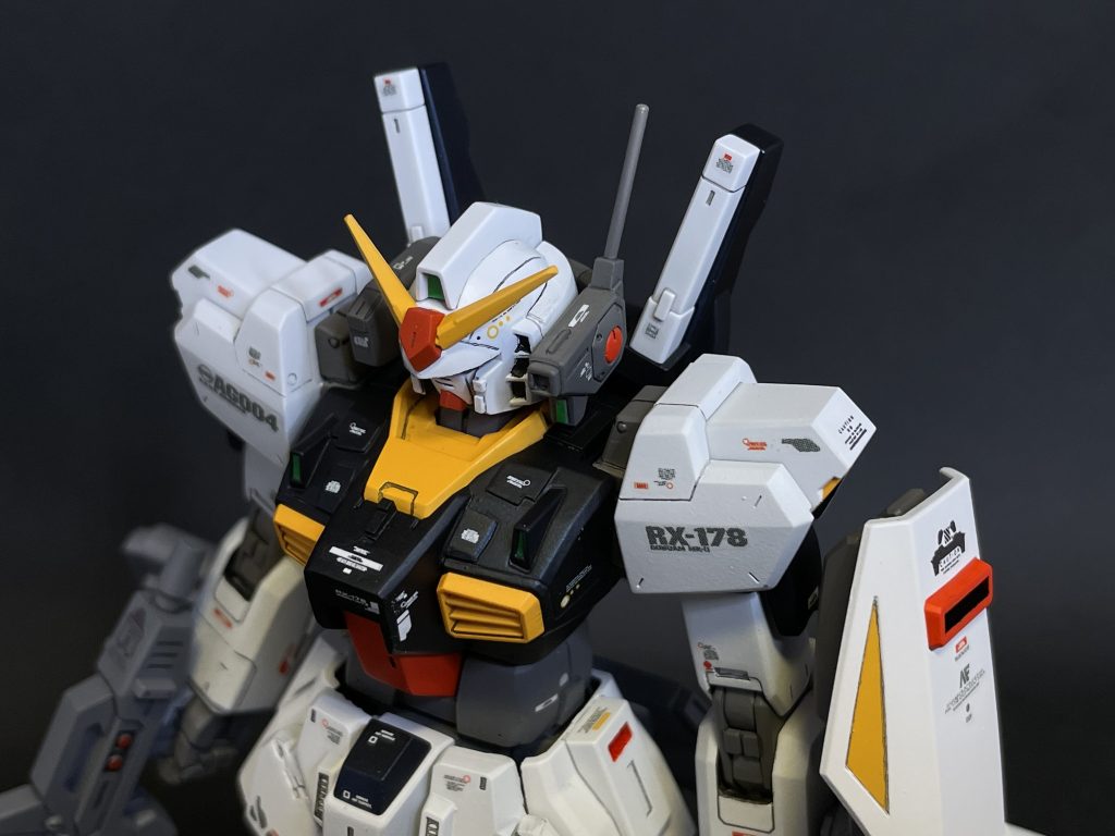 バルカンポットのアンテナ部は、真鍮線に置き換え。胸部ブロックを1ミリ前方に張り出させてボリュームアップしております。胸部上面に若干のディテール追加。