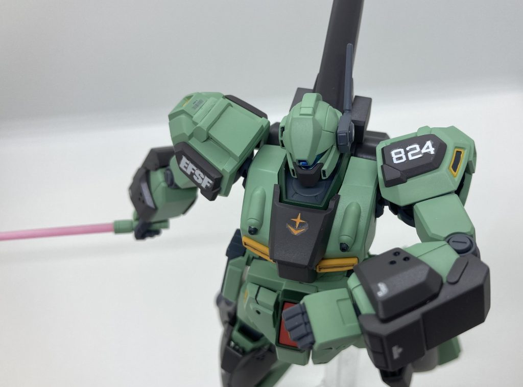 切りかかっていくポーズ。