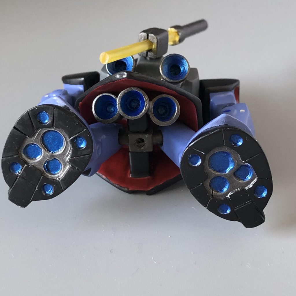 背中と腰のバーニアを作りました。足裏も作っています。