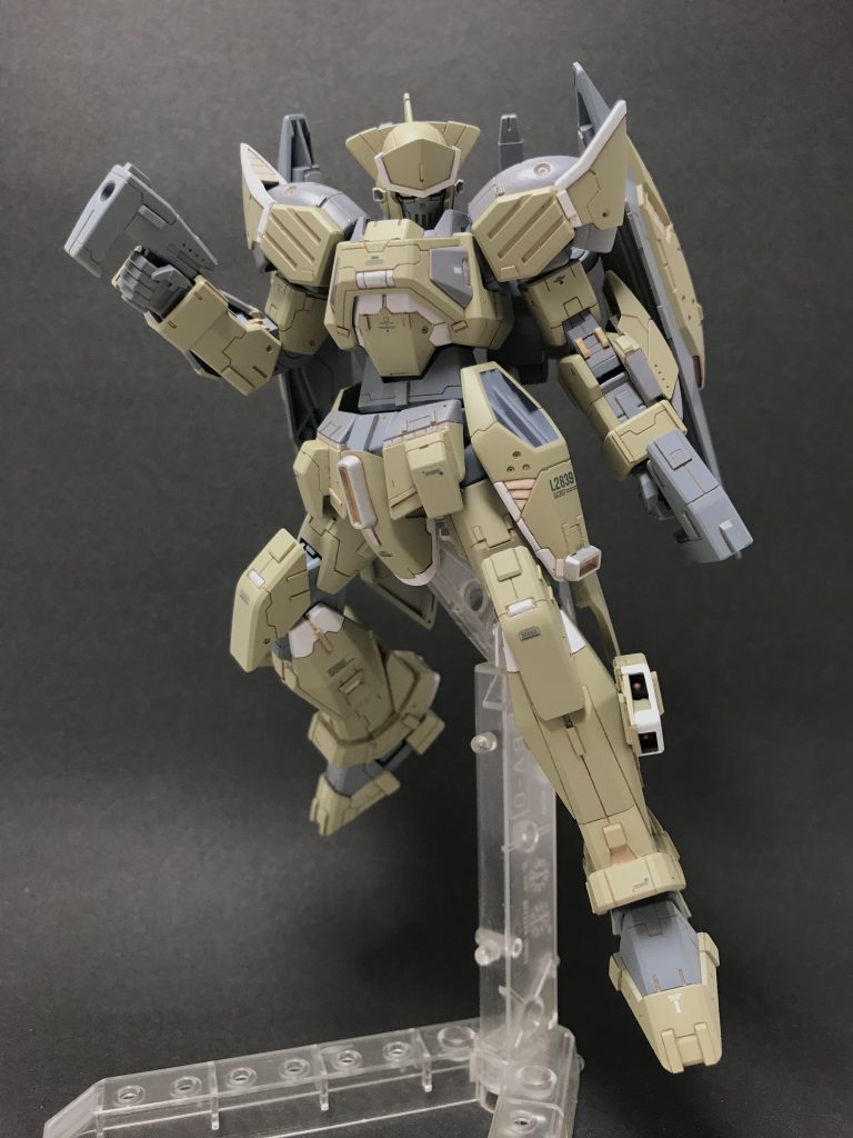 武器類は、ミニハンドガン、サーベル、脚部ミサイルポット、各2 のみ。