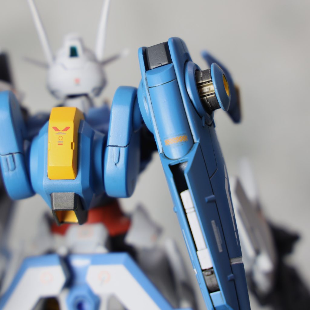 ここ!ここの塗装がなかなか難儀でした。私の場合は一旦基部から切り離して塗装、後から基部に接着(後ハメ)する形で処理しました。乾燥後、ちゃんと開閉するかな、、、とドキドキでしたが、無事完成しました。ほっ。。。