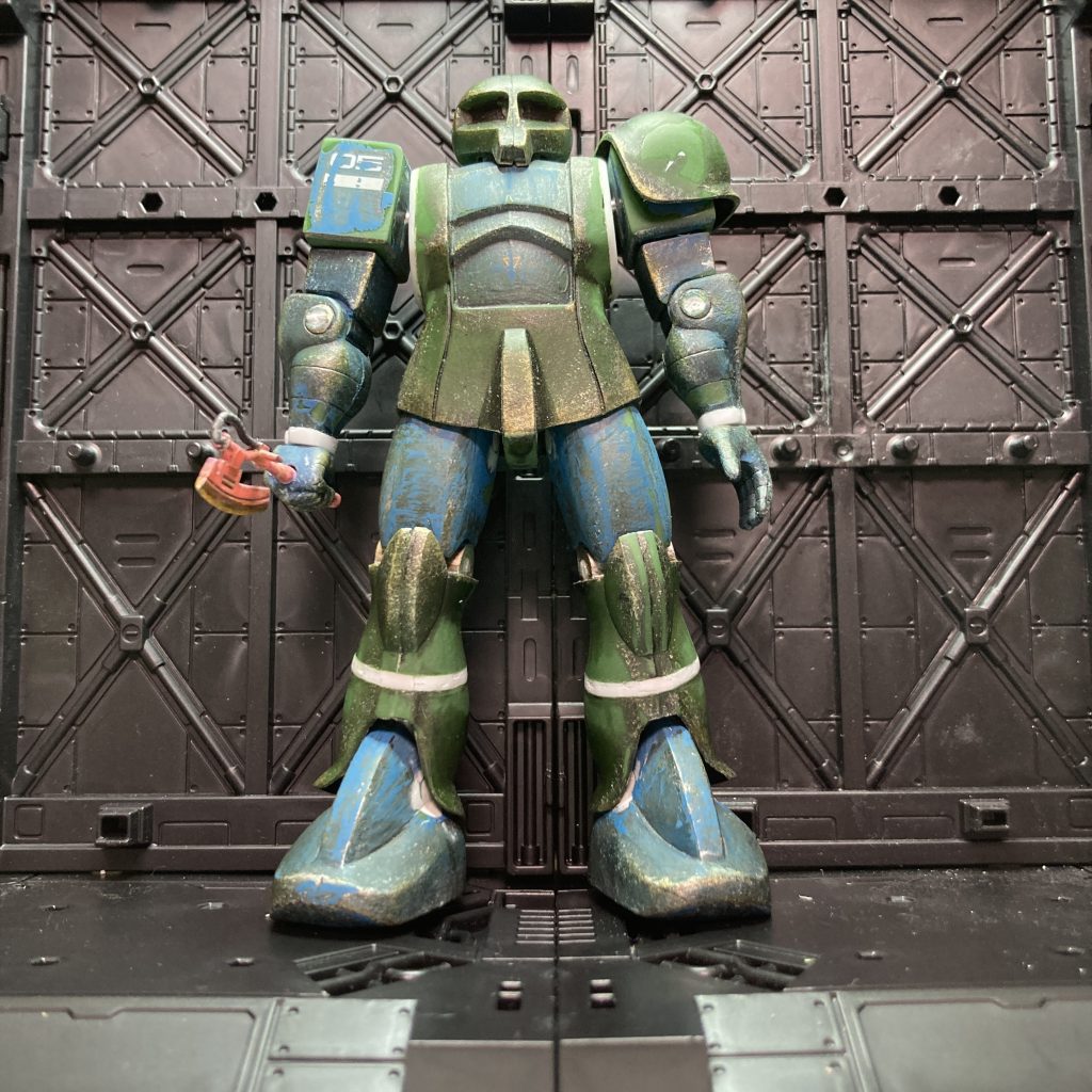 肩幅を狭めて、ふくらはぎと手首にプラ板を挟み…。