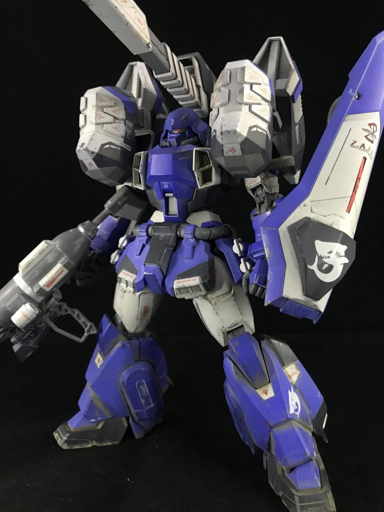 アクアウィザードを装備した全体像です。ウィザードはスクラッチで作りました。脛アーマーはパテを盛り整形しました。